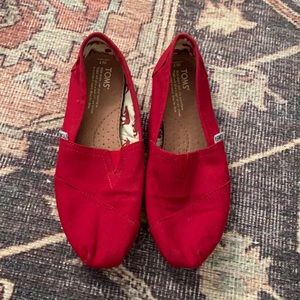 Toms red canvas